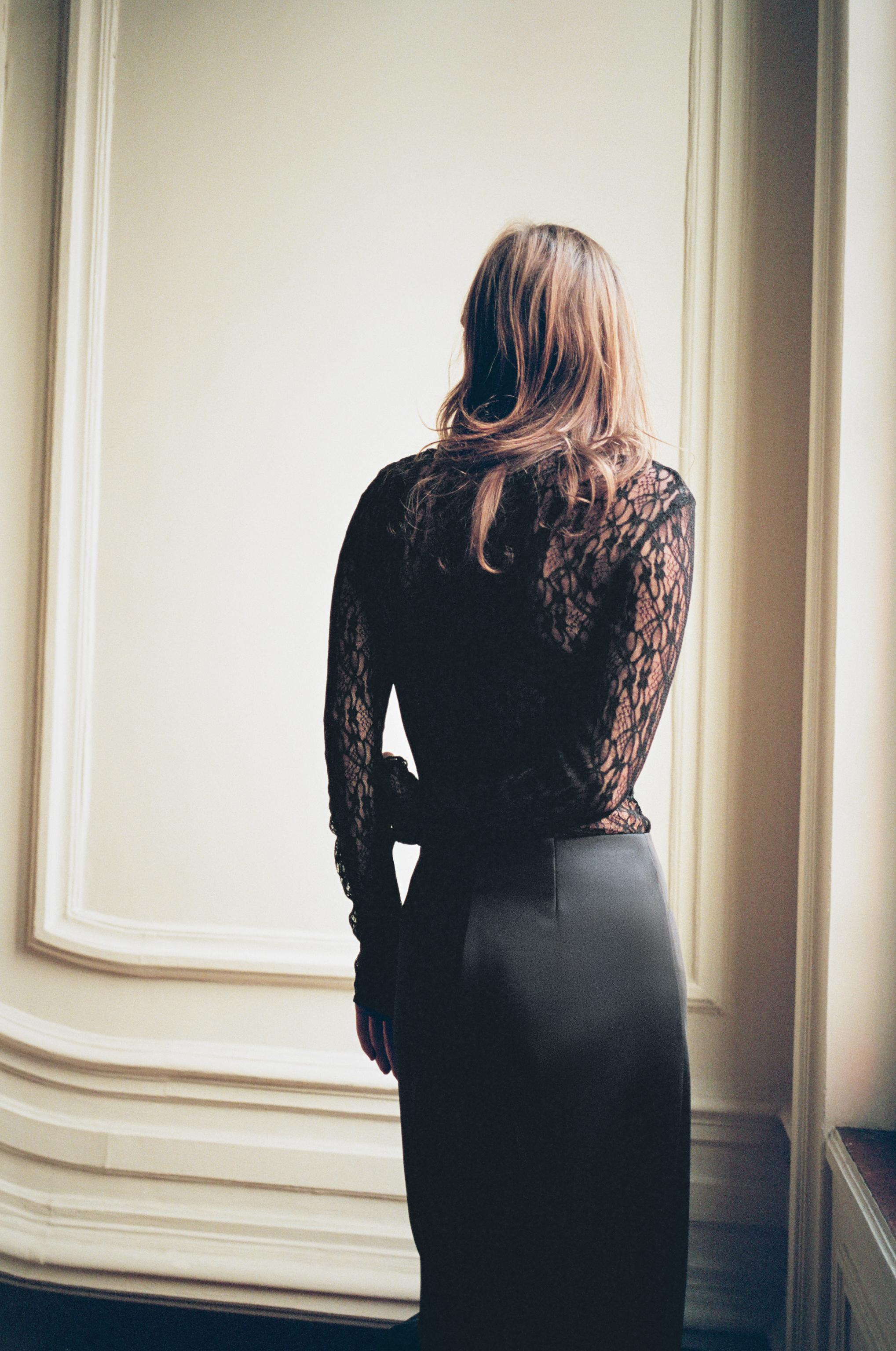 LONG SLEEVE LACE TOP